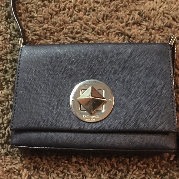SOLD Authentic Kate Spade Crossbody turn lock purse - Picture 3 of 8